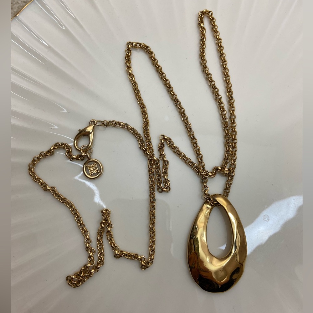 GIVENCHY | vintage hammered tear drop pendant Gold tone Necklace 80s rolo chain